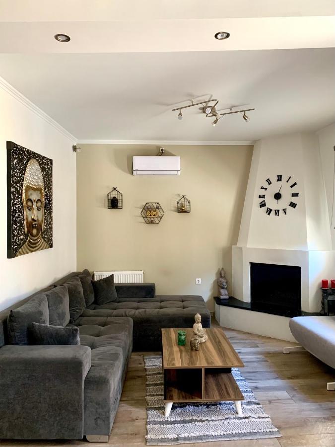 Leo's Apartment *